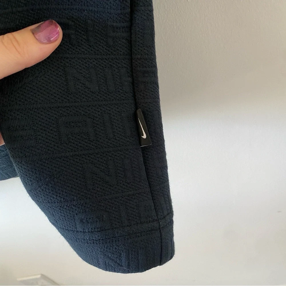 Nike Air Embossed black shirt - Picture 8 of 10